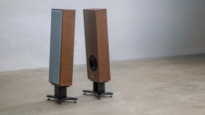 Momentae Blade speaker cabinet showing solid hardwood frame and refined architectural proportions with 3° tilt