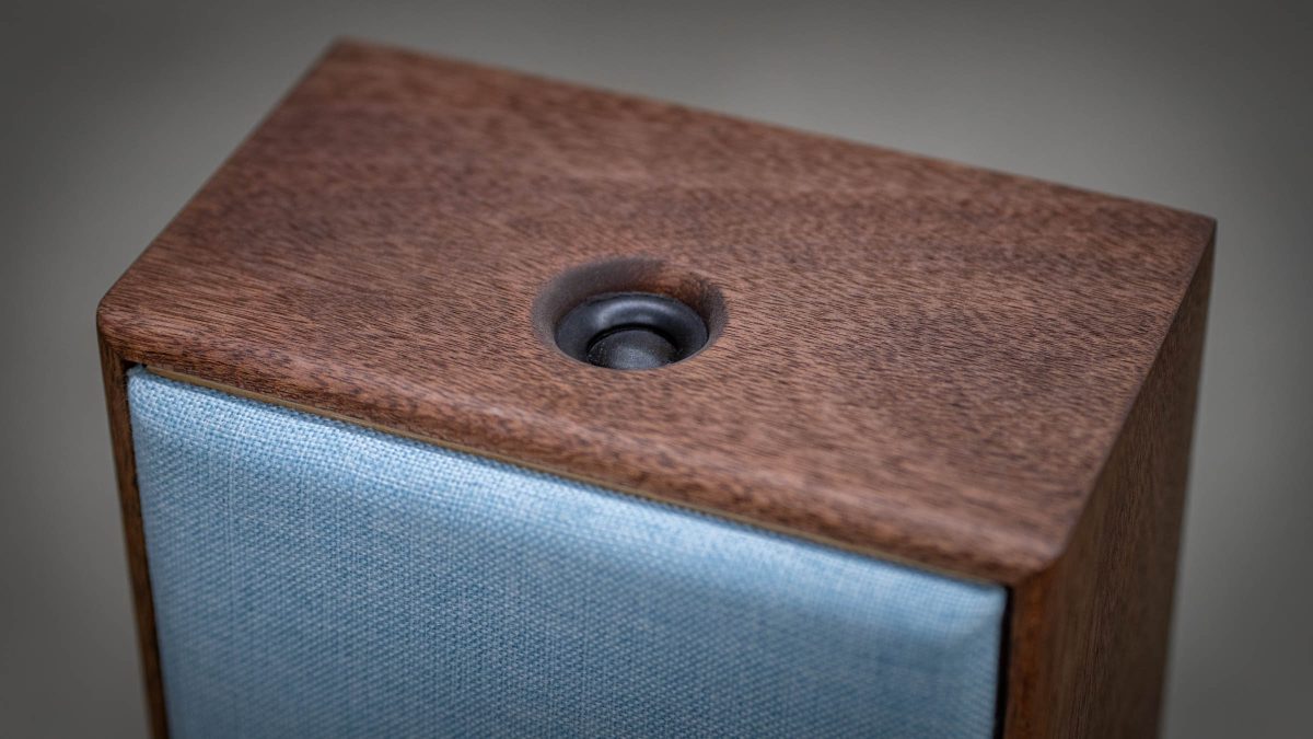 Detail image of the Momentae Blade up-firing ambience tweeter