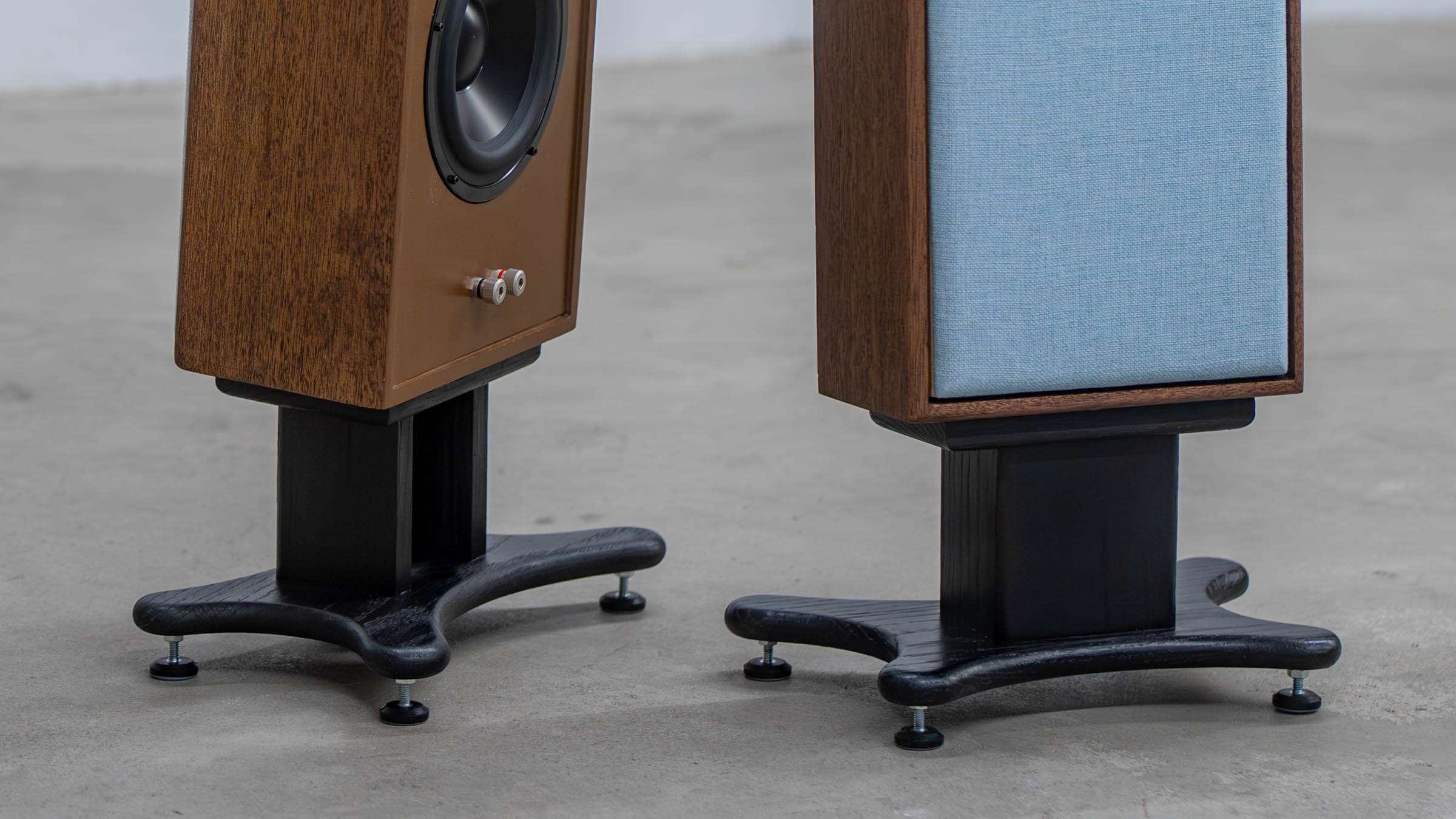 Momentae Blade speaker stand with integrated wire management and hardwood construction