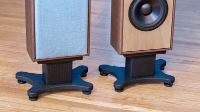Momentae hardwood stand base with adjustable leveling feet